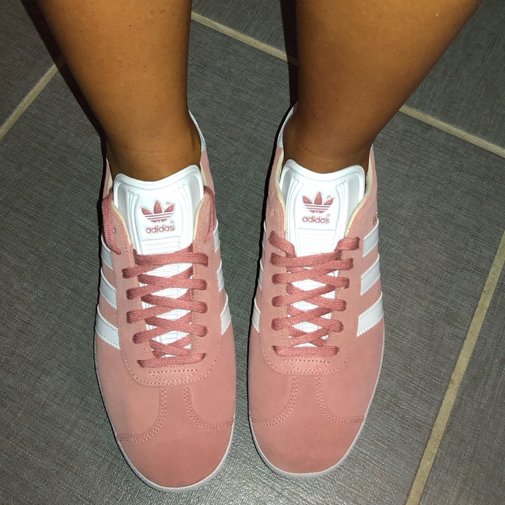 Adorable Adidas tennis shoes! BNWOT
